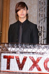 组图：东方神起帅气亮相台湾 昌珉大赞林志玲漂亮