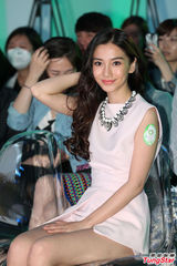 组图：AngelaBaby秀美腿 否认与黄晓明好事将近