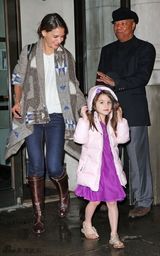 组图：苏瑞光腿穿棉袄出门 要风度不要温度挨冻