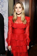 高清组图：伊丽莎白-奥尔森荷叶边红裙优雅亮相