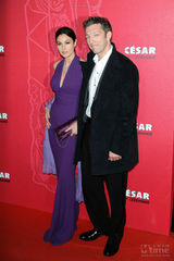 组图：贝鲁奇卡索宣布离婚 14年爱情神话终结