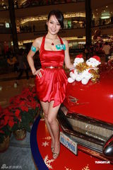 组图：胡杏儿出席圣诞亮灯仪式 艳丽红裙喜庆