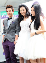 高清图：马来西亚艺人童冰玉百万“嫁”星梦娱乐