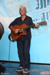 组图：巫启贤曝演出曾招小混混闹场 惨遭砸鸡蛋