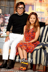 组图：李孝利郑才衡出席音乐节目《U&I》发布会