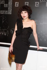 组图：诸葛梓岐大婚将请陈法拉 徐濠萦赞谢霆锋厨艺