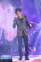 组图：严爵挑战唱跳险破音 林俊杰压轴热舞