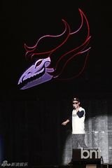 组图：朴宰范等参加HIPHOP音乐节引爆火热现场