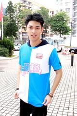 幻灯图：谭咏麟关楚耀结伴工作 回忆幼时踢球趣事 