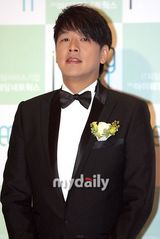 组图：韩国演员柳时元举行结婚新闻发布会