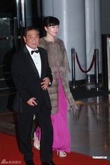 组图：富商郑裕彤孙女郑志雯出嫁 给孙女婿打满分