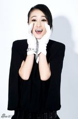 幻灯图：王冰洋拍时尚大片 风格多变显高挑身材