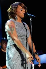 高清组图：格莱美现场 玛莎安博苏斯激情献唱