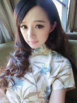 组图：女子酷似杨幂  网友直呼傻傻分不清