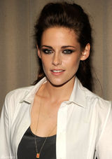 组图：斯图尔特烟熏妆亮相《在路上》纽约放映