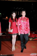 组图：92岁赌王坐轮椅赴寿宴 仅停留一小时