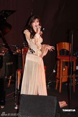 幻灯图集：西蒙娜-莫里纳尼香港开唱 声音唯美