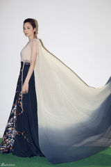 组图：中国女性勇闯T台 李玉刚反串亮眼