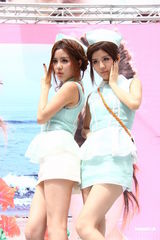 组图：BY2为新EP和写真造势 超短裙秀美腿