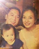 组图：赵薇爱女小四月成长记录 撒娇卖萌惹人爱