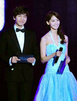 组图：韩星李升基允儿约会被拍恋情曝光