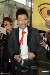 组图：羽泉圣诞节再办个唱 较量攀岩秀出真功夫