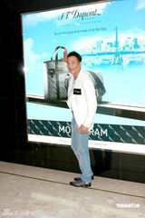 幻灯图：任达华收藏金银钻石打火机 被女儿强制戒烟