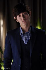 组图：《钱多多》曝朴海镇定妆照 首演职场熟男