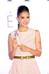 组图：昆凌将满19岁 生日与朋友庆祝