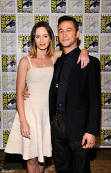 组图：囧瑟夫与艾米丽-布朗特出席漫展