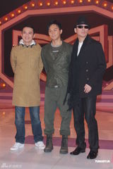 组图：众星为慈善活动献唱 张智霖黄耀明领衔出席