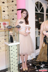 组图：吴千语粉色公主裙亮相 气质优雅甜美十足