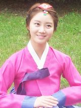 组图：Beast与4minute等韩星穿韩服送中秋祝福