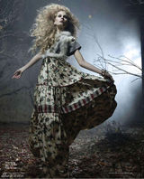 组图：超模哈娜-索库波娃魔幻大片曝光 妆容复古艳丽