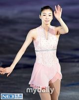 组图：韩国冰上公主金妍儿退役办纪念表演