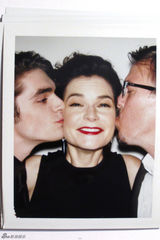 组图：金球奖后台大头照 获奖者卖萌开心留影