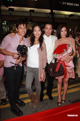 组图：谢天华拍新剧 闹市向杨怡求婚