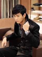 组图：陈晓东曝秋冬写真 气质优雅俊朗帅气