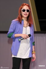 组图：萧亚轩昆凌等港台百位明星同台为公益开唱