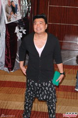 组图：曾志伟小儿子大婚众星捧场 现场豪送钻石