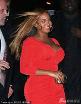 组图：碧昂斯产后首露面 上围暴涨与Jay-Z赴夜店