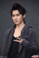 组图：唐禹哲新剧与小薰一夜情床戏火辣