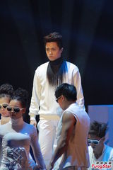 组图：慈善晚会谭咏麟等献唱 港姐冠军亮相庆功