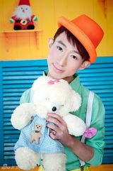 组图：《快男》海选“奇葩男”写真风格多样