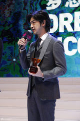 组图：张雨绮红裙明艳 高圆圆清新倪妮妩媚