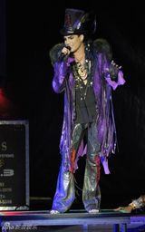 幻灯图集：《美偶》冠军亚当-兰伯特加拿大开唱