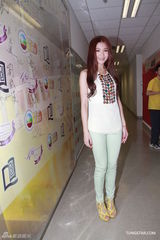 组图：周秀娜弃写真转卖文字 被评跳舞差激起斗志