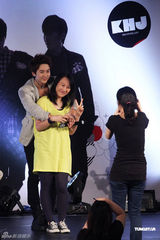 组图：金亨俊香港会歌迷 透露理想对象是歌手BOA