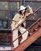 组图：德普女友艾梅柏杂志大片 裤装演绎中性风