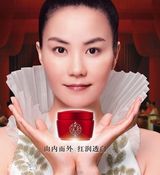 幻灯图集：王菲身穿纯白礼服拍广告 优雅高贵